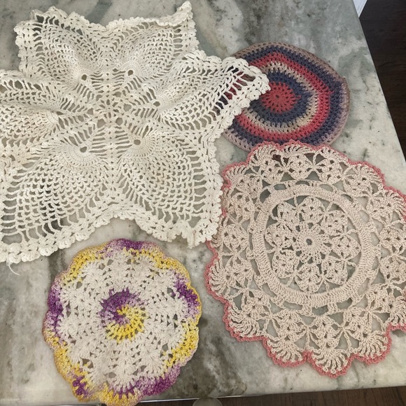 Lot of Vintage Handmade Crochet Doilies - Picture 6 of 6